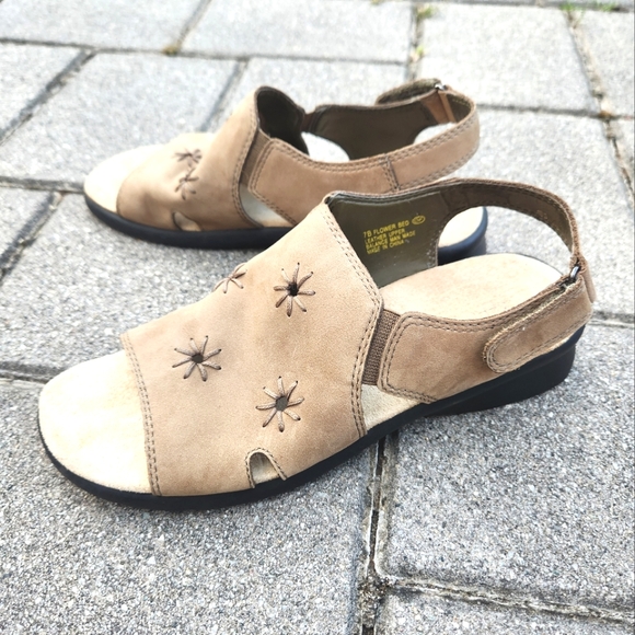 Aerosoles Flower Bed Tan Nubuck Leather Sandals 7 - Picture 2 of 10